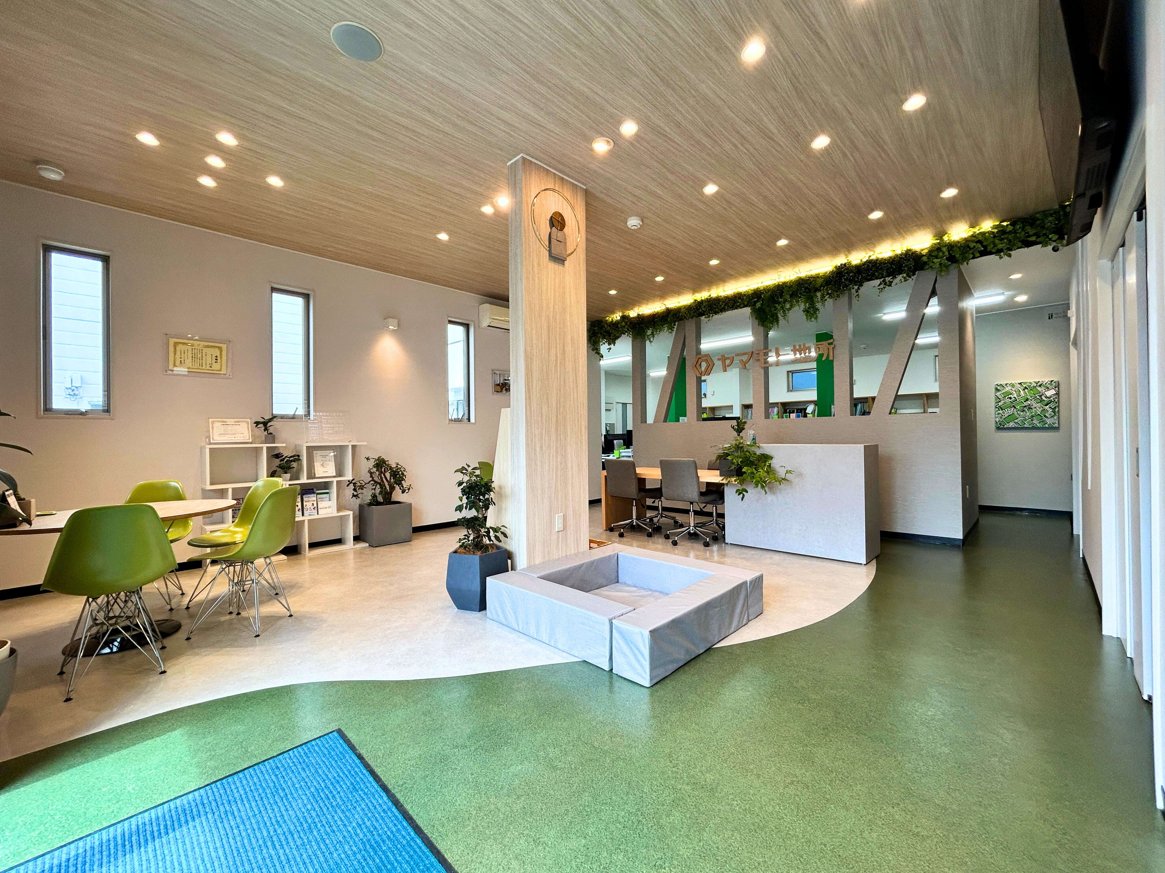 【不動産アドバイザー】宅建士資格を活かす◆月額26万円◆年間休日123日◆転勤なし◆四万十市の暮らしと不動産を支える仕事です。